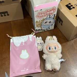 Exciting Macaron Labubu - Soymilk